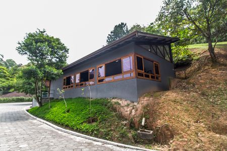 Casa de condomínio à venda com 440m², 4 quartos e 4 vagas Casa de condomínio à venda com 440m², 4 quartos e 4 vagasAcademia