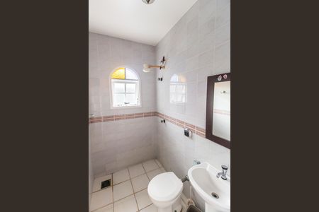 Casa de condomínio à venda com 440m², 4 quartos e 4 vagas Casa de condomínio à venda com 440m², 4 quartos e 4 vagasBanheiro da Suíte