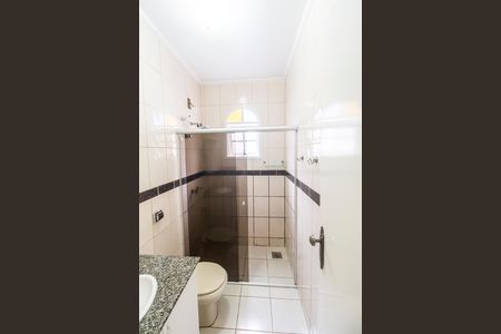 Casa de condomínio à venda com 440m², 4 quartos e 4 vagas Casa de condomínio à venda com 440m², 4 quartos e 4 vagasBanheiro da Suíte