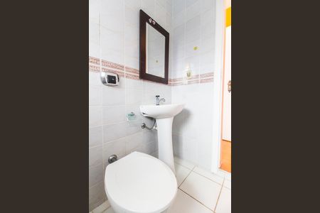 Casa de condomínio à venda com 440m², 4 quartos e 4 vagas Casa de condomínio à venda com 440m², 4 quartos e 4 vagasBanheiro da Suíte