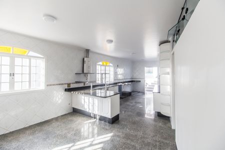 Casa de condomínio à venda com 440m², 4 quartos e 4 vagas Casa de condomínio à venda com 440m², 4 quartos e 4 vagasCozinha