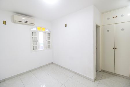 Casa de condomínio à venda com 440m², 4 quartos e 4 vagas Casa de condomínio à venda com 440m², 4 quartos e 4 vagasSuíte 1