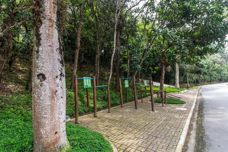 Casa de condomínio à venda com 440m², 4 quartos e 4 vagas Casa de condomínio à venda com 440m², 4 quartos e 4 vagasAcademia