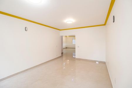 Casa de condomínio à venda com 440m², 4 quartos e 4 vagas Casa de condomínio à venda com 440m², 4 quartos e 4 vagasSala