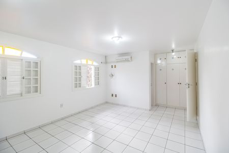 Casa de condomínio à venda com 440m², 4 quartos e 4 vagas Casa de condomínio à venda com 440m², 4 quartos e 4 vagasSuíte 3