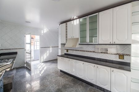 Casa de condomínio à venda com 440m², 4 quartos e 4 vagas Casa de condomínio à venda com 440m², 4 quartos e 4 vagasCozinha