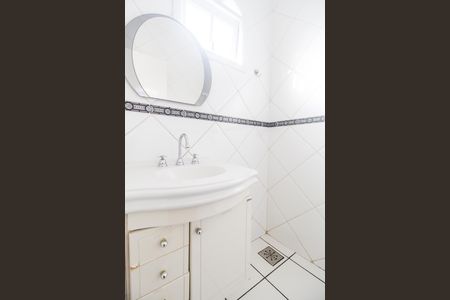 Casa de condomínio à venda com 440m², 4 quartos e 4 vagas Casa de condomínio à venda com 440m², 4 quartos e 4 vagasLavabo