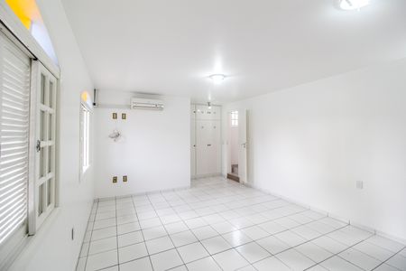 Casa de condomínio à venda com 440m², 4 quartos e 4 vagas Casa de condomínio à venda com 440m², 4 quartos e 4 vagasSuíte 3