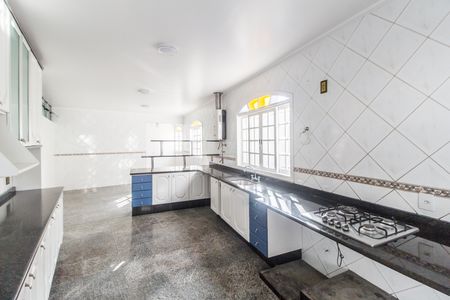 Cozinha de casa de condomínio à venda com 4 quartos, 440m² em Jardim do Golf I, Barueri