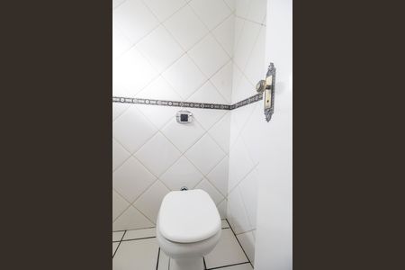 Casa de condomínio à venda com 440m², 4 quartos e 4 vagas Casa de condomínio à venda com 440m², 4 quartos e 4 vagasLavabo