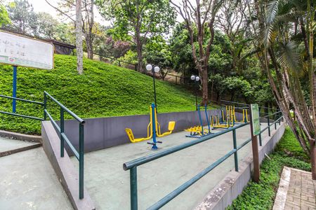Casa de condomínio à venda com 440m², 4 quartos e 4 vagas Casa de condomínio à venda com 440m², 4 quartos e 4 vagasAcademia