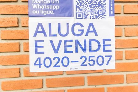Casa de condomínio à venda com 440m², 4 quartos e 4 vagas Casa de condomínio à venda com 440m², 4 quartos e 4 vagasVista da Rua