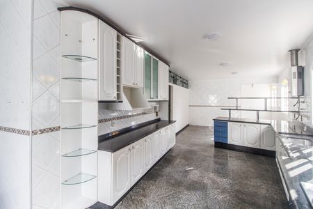 Casa de condomínio à venda com 440m², 4 quartos e 4 vagas Casa de condomínio à venda com 440m², 4 quartos e 4 vagasCozinha