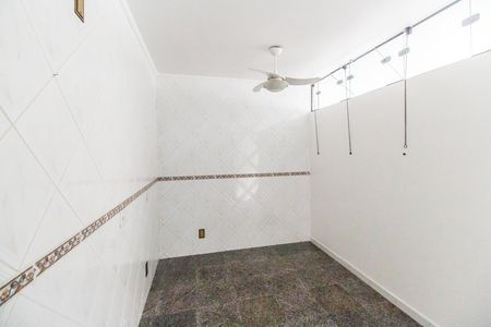 Casa de condomínio à venda com 440m², 4 quartos e 4 vagas Casa de condomínio à venda com 440m², 4 quartos e 4 vagasDespensa