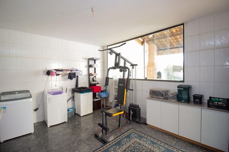 Casa à venda com 370m², 4 quartos e 4 vagasÁrea de Serviço
