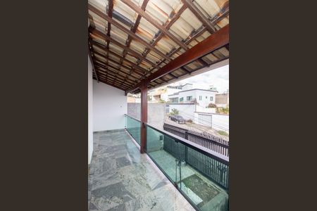 Casa à venda com 370m², 4 quartos e 4 vagasVaranda do Quarto Suíte