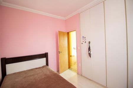 Casa à venda com 370m², 4 quartos e 4 vagasQuarto 2