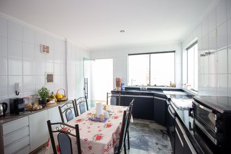 Casa à venda com 370m², 4 quartos e 4 vagasCozinha