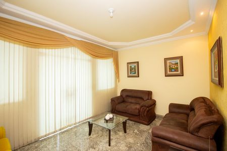 Sala de casa à venda com 4 quartos, 370m² em Europa, Contagem