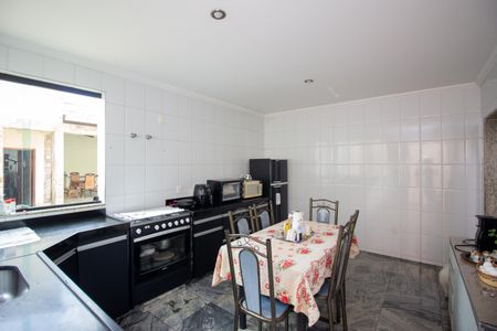 Casa à venda com 370m², 4 quartos e 4 vagasCozinha