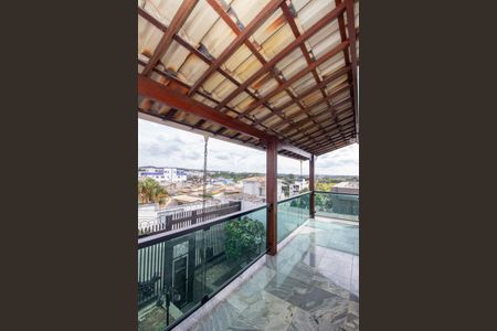 Casa à venda com 370m², 4 quartos e 4 vagasVaranda do Quarto Suíte
