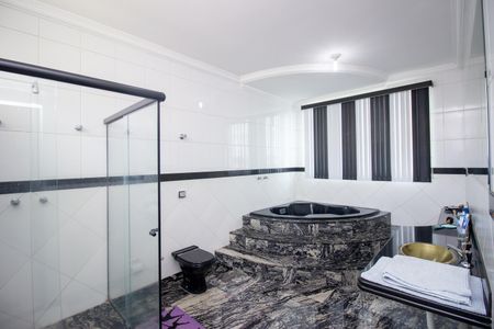 Casa à venda com 370m², 4 quartos e 4 vagasBanheiro da Suíte