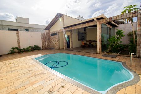 Casa à venda com 370m², 4 quartos e 4 vagasPiscina