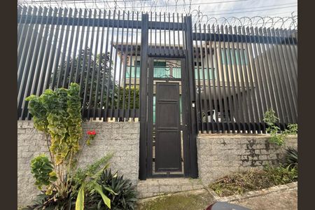 Casa à venda com 370m², 4 quartos e 4 vagasFachada