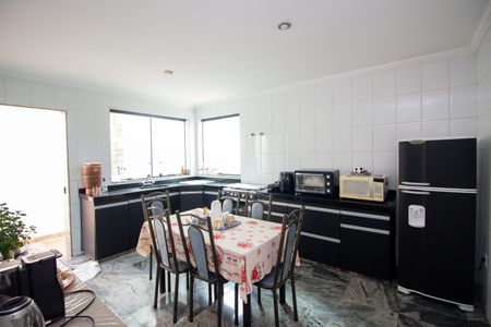 Casa à venda com 370m², 4 quartos e 4 vagasCozinha