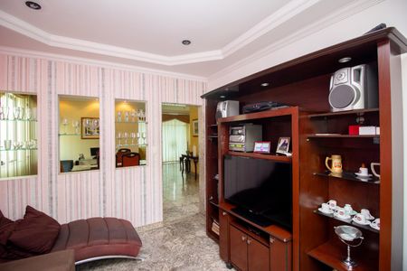 Casa à venda com 370m², 4 quartos e 4 vagasSala de TV