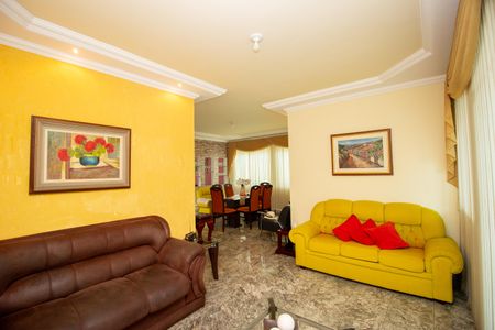 Casa à venda com 370m², 4 quartos e 4 vagasSala