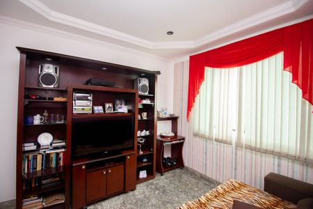 Casa à venda com 370m², 4 quartos e 4 vagasSala de TV
