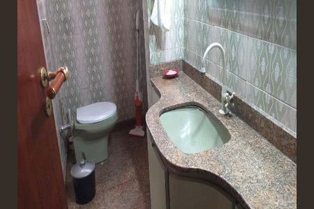 WC de casa à venda com 3 quartos, 164m² em Umuarama, Osasco