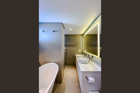 Apartamento à venda com 129m², 4 quartos e 2 vagas Apartamento à venda com 129m², 4 quartos e 2 vagasBanheiro da Suíte