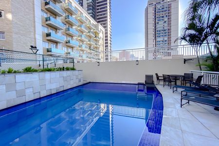 Apartamento à venda com 129m², 4 quartos e 2 vagas Apartamento à venda com 129m², 4 quartos e 2 vagasÁrea comum - Piscina
