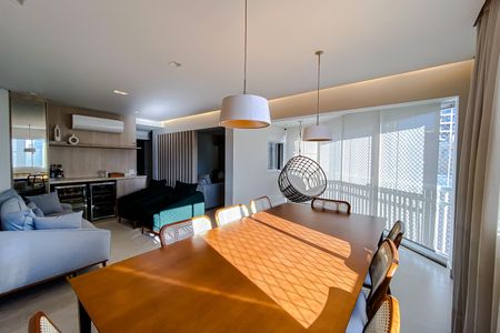 Apartamento à venda com 129m², 4 quartos e 2 vagas Apartamento à venda com 129m², 4 quartos e 2 vagasVaranda