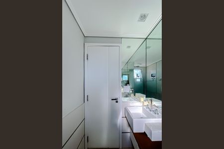 Apartamento à venda com 129m², 4 quartos e 2 vagas Apartamento à venda com 129m², 4 quartos e 2 vagasBanheiro