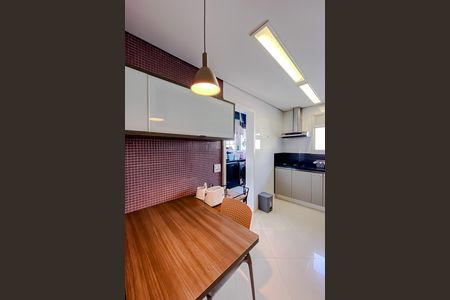 Apartamento à venda com 129m², 4 quartos e 2 vagas Apartamento à venda com 129m², 4 quartos e 2 vagasCozinha