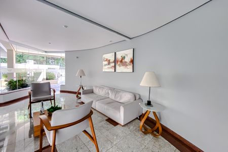 Apartamento à venda com 129m², 4 quartos e 2 vagas Apartamento à venda com 129m², 4 quartos e 2 vagasHall social