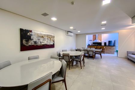 Apartamento à venda com 129m², 4 quartos e 2 vagas Apartamento à venda com 129m², 4 quartos e 2 vagasÁrea comum - Salão de festas