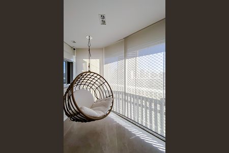 Apartamento à venda com 129m², 4 quartos e 2 vagas Apartamento à venda com 129m², 4 quartos e 2 vagasVaranda