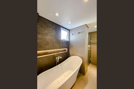 Apartamento à venda com 129m², 4 quartos e 2 vagas Apartamento à venda com 129m², 4 quartos e 2 vagasBanheiro da Suíte