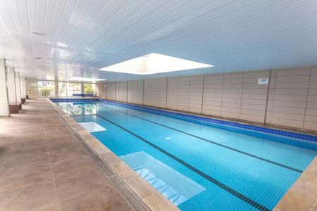 Apartamento à venda com 128m², 3 quartos e 2 vagas Apartamento à venda com 128m², 3 quartos e 2 vagasÁrea comum - Piscina