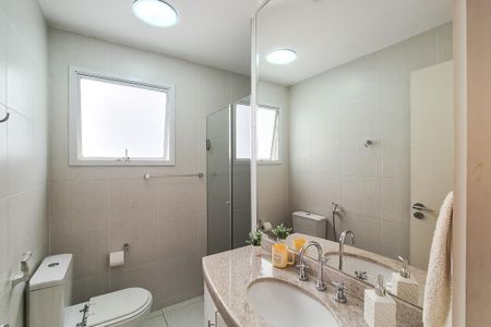 Apartamento à venda com 128m², 3 quartos e 2 vagas Apartamento à venda com 128m², 3 quartos e 2 vagasBanheiro Suíte 1