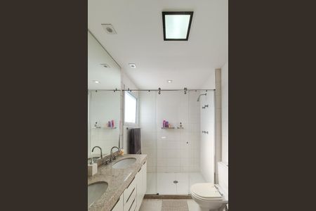 Apartamento à venda com 128m², 3 quartos e 2 vagas Apartamento à venda com 128m², 3 quartos e 2 vagasBanheiro da Suíte 2