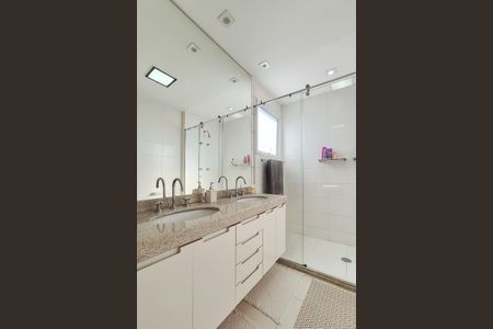 Apartamento à venda com 128m², 3 quartos e 2 vagas Apartamento à venda com 128m², 3 quartos e 2 vagasBanheiro da Suíte 2