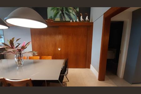 Apartamento à venda com 198m², 4 quartos e 3 vagas
