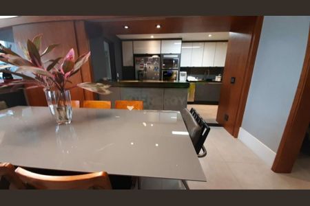Apartamento à venda com 198m², 4 quartos e 3 vagas