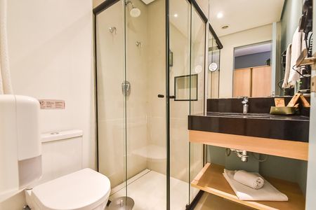 Banheiro de kitnet/studio para alugar com 1 quarto, 25m² em Vila Mariana, São Paulo