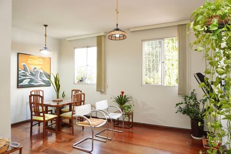 Apartamento à venda com 82m², 3 quartos e 1 vaga Apartamento à venda com 82m², 3 quartos e 1 vagaSala